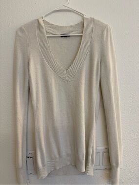 Express Cream V-Neck Lightweight Sweater